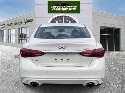 2023 INFINITI Q50 LUXE