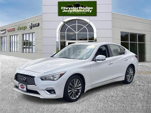 2023 INFINITI Q50 LUXE