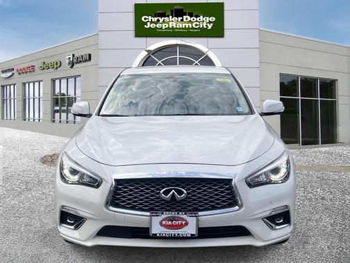 2023 INFINITI Q50 LUXE