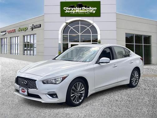 2023 INFINITI Q50 LUXE
