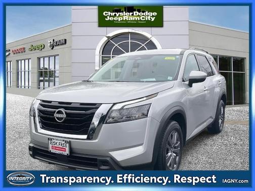 2024 Nissan Pathfinder SV