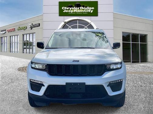 Bright White Clearcoat 2023 Jeep Grand Cherokee Limited