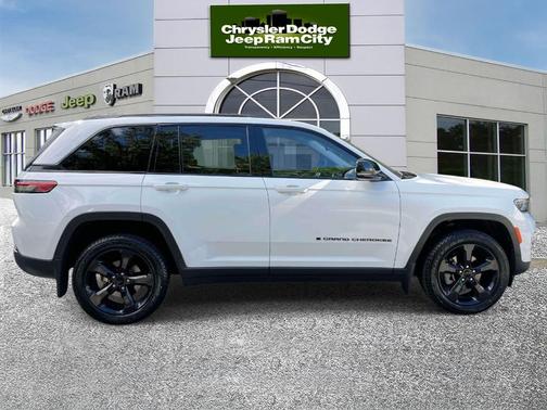 Bright White Clearcoat 2023 Jeep Grand Cherokee Limited