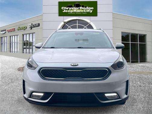 Snow White Pearl 2018 Kia Niro LX