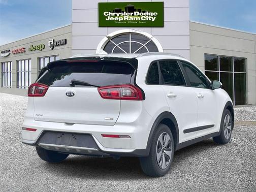 Snow White Pearl 2018 Kia Niro LX