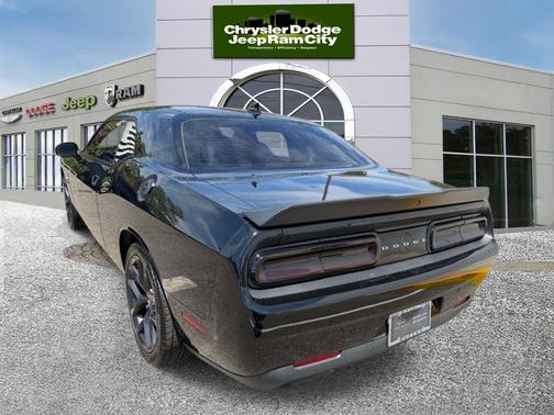 Pitch Black Clearcoat 2019 Dodge Challenger R/T
