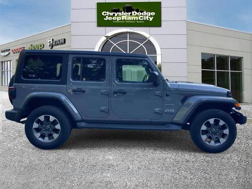 Sting Gray Clearcoat 2022 Jeep Wrangler Unlimited Sahara