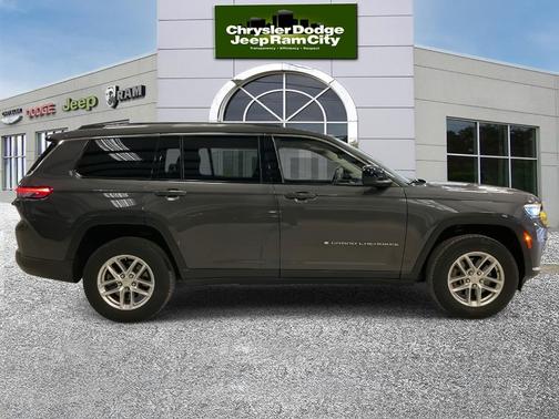 2022 Jeep Grand Cherokee L Laredo