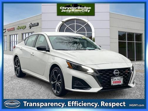 2025 Nissan Altima SR