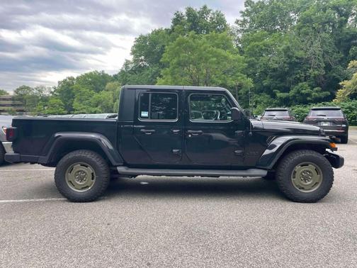 Black Clearcoat 2022 Jeep Gladiator Sport