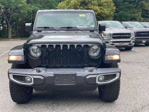 Black Clearcoat 2022 Jeep Gladiator Sport