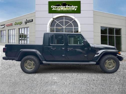 Black Clearcoat 2022 Jeep Gladiator Sport