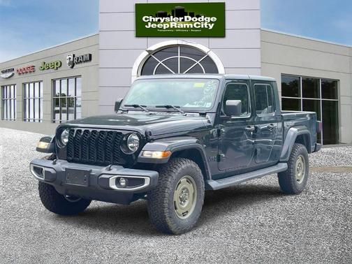 Black Clearcoat 2022 Jeep Gladiator Sport