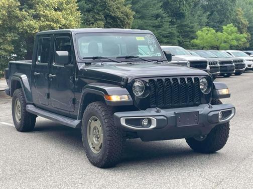 Black Clearcoat 2022 Jeep Gladiator Sport