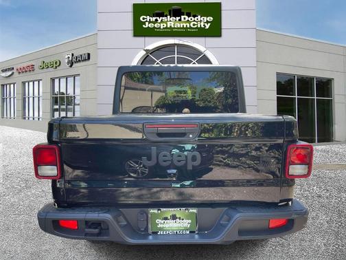 Black Clearcoat 2022 Jeep Gladiator Sport