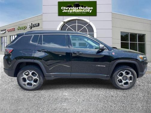 Diamond Black 2022 Jeep Compass Trailhawk