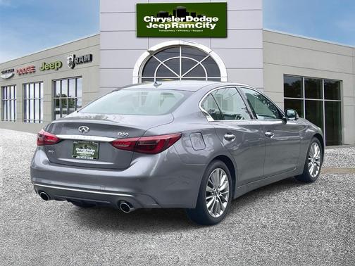 2023 INFINITI Q50 LUXE