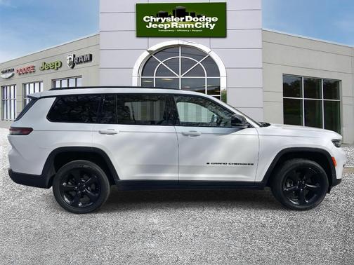 2022 Jeep Grand Cherokee L Laredo