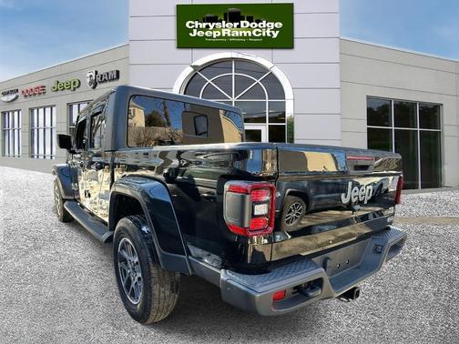 2022 Jeep Gladiator Overland