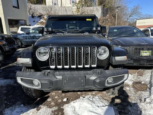 2022 Jeep Gladiator Overland