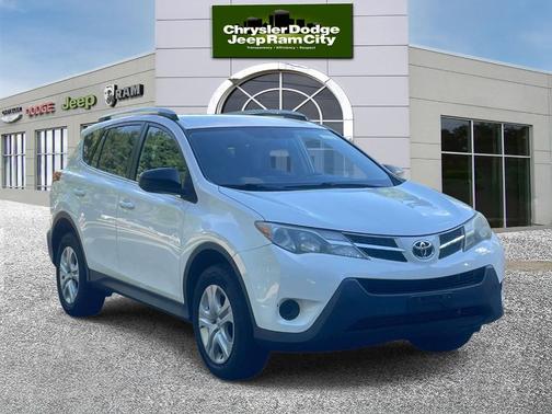 Super White 2014 Toyota RAV4 LE