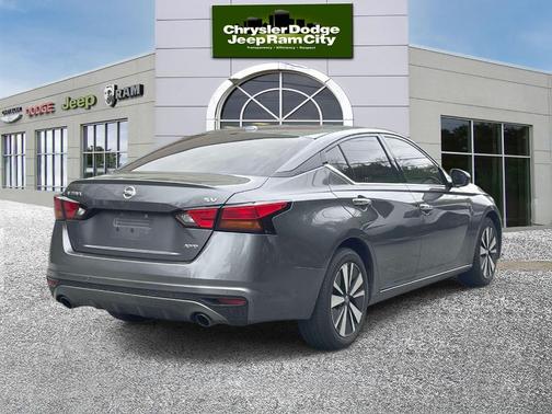 Gun Metallic 2019 Nissan Altima 2.5 SV