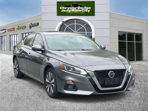Gun Metallic 2019 Nissan Altima 2.5 SV