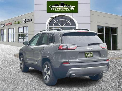 Sting Gray Clearcoat 2022 Jeep Cherokee Limited