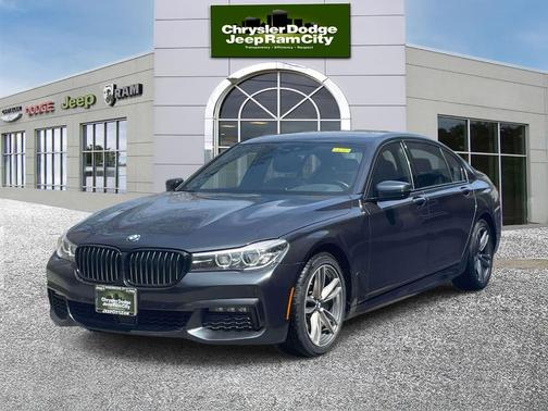 Singapore Gray Metallic 2019 BMW 740 i xDrive