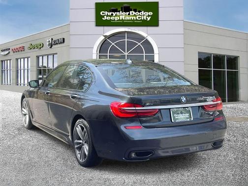 Singapore Gray Metallic 2019 BMW 740 i xDrive