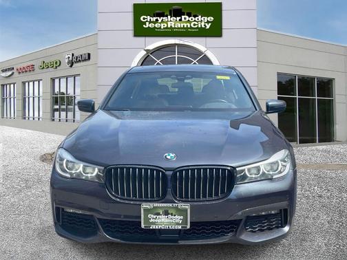 Singapore Gray Metallic 2019 BMW 740 i xDrive