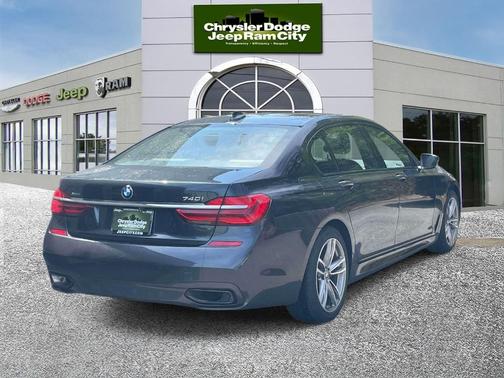 Singapore Gray Metallic 2019 BMW 740 i xDrive