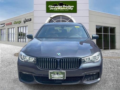 Singapore Gray Metallic 2019 BMW 740 i xDrive