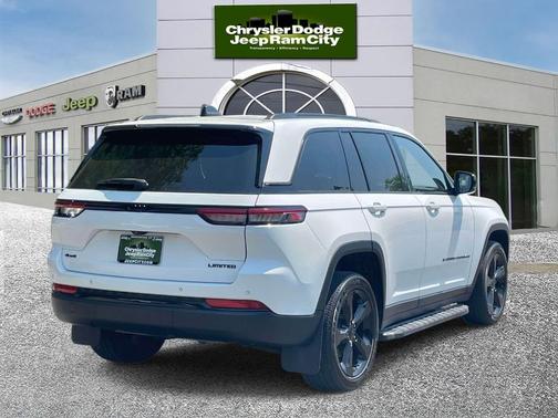 Bright White Clearcoat 2023 Jeep Grand Cherokee Limited
