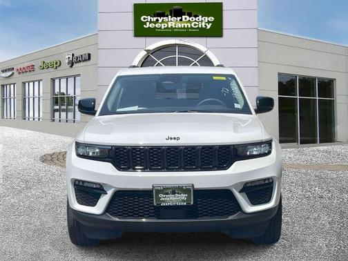Bright White Clearcoat 2023 Jeep Grand Cherokee Limited
