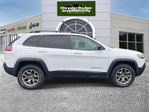 Bright White Clearcoat 2022 Jeep Cherokee Trailhawk