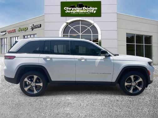 Bright White Clearcoat 2023 Jeep Grand Cherokee Limited