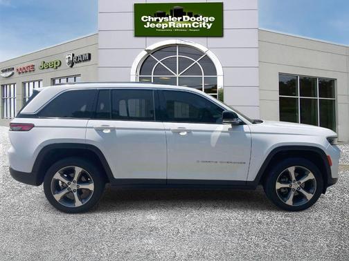 Bright White Clearcoat 2023 Jeep Grand Cherokee Limited