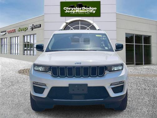Bright White Clearcoat 2023 Jeep Grand Cherokee Limited