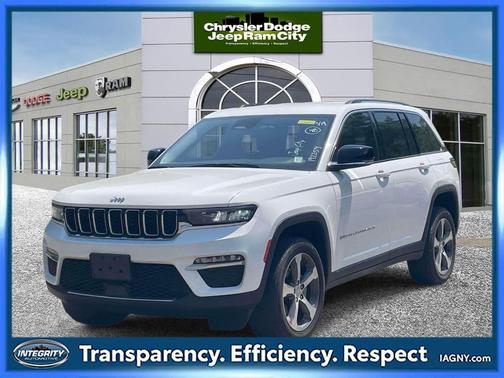 Bright White Clearcoat 2023 Jeep Grand Cherokee Limited