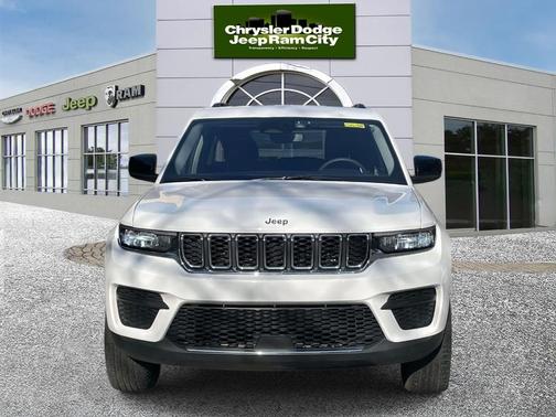 2023 Jeep Grand Cherokee Laredo