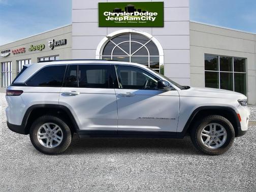 2023 Jeep Grand Cherokee Laredo