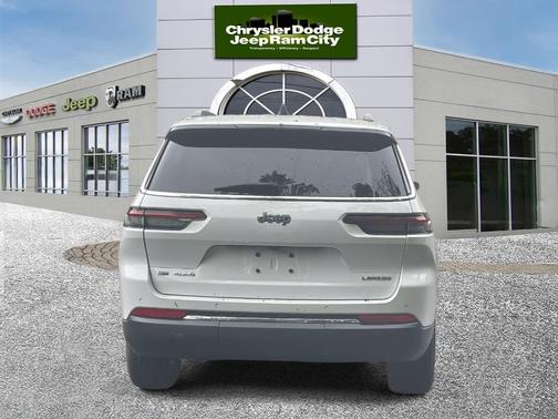 2021 Jeep Grand Cherokee L Laredo