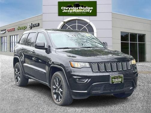 Diamond Black 2022 Jeep Grand Cherokee WK Laredo
