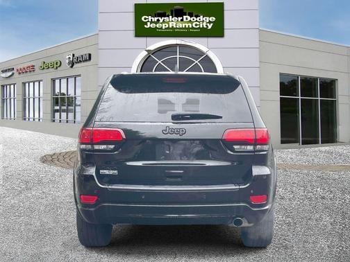 Diamond Black 2022 Jeep Grand Cherokee WK Laredo