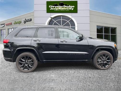 Diamond Black 2022 Jeep Grand Cherokee WK Laredo