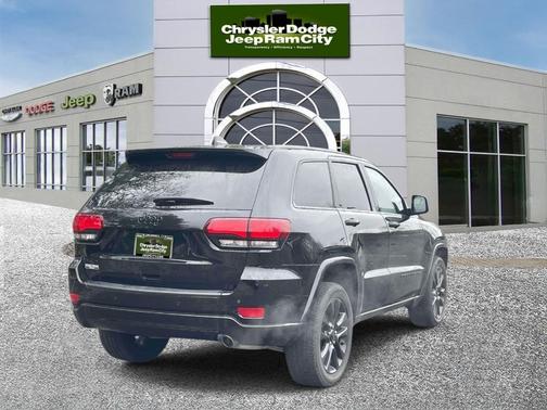 Diamond Black 2022 Jeep Grand Cherokee WK Laredo