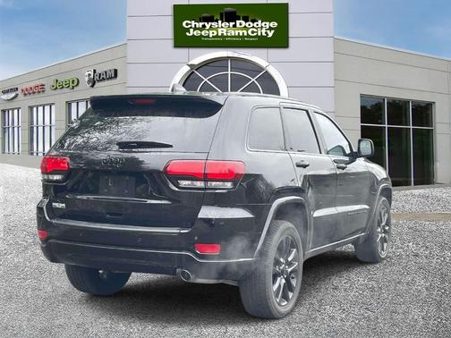 Diamond Black 2022 Jeep Grand Cherokee WK Laredo