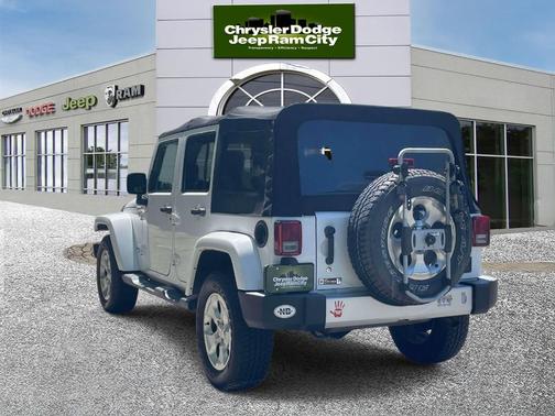 Bright White Clearcoat 2015 Jeep Wrangler Unlimited Sahara