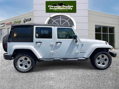 Bright White Clearcoat 2015 Jeep Wrangler Unlimited Sahara